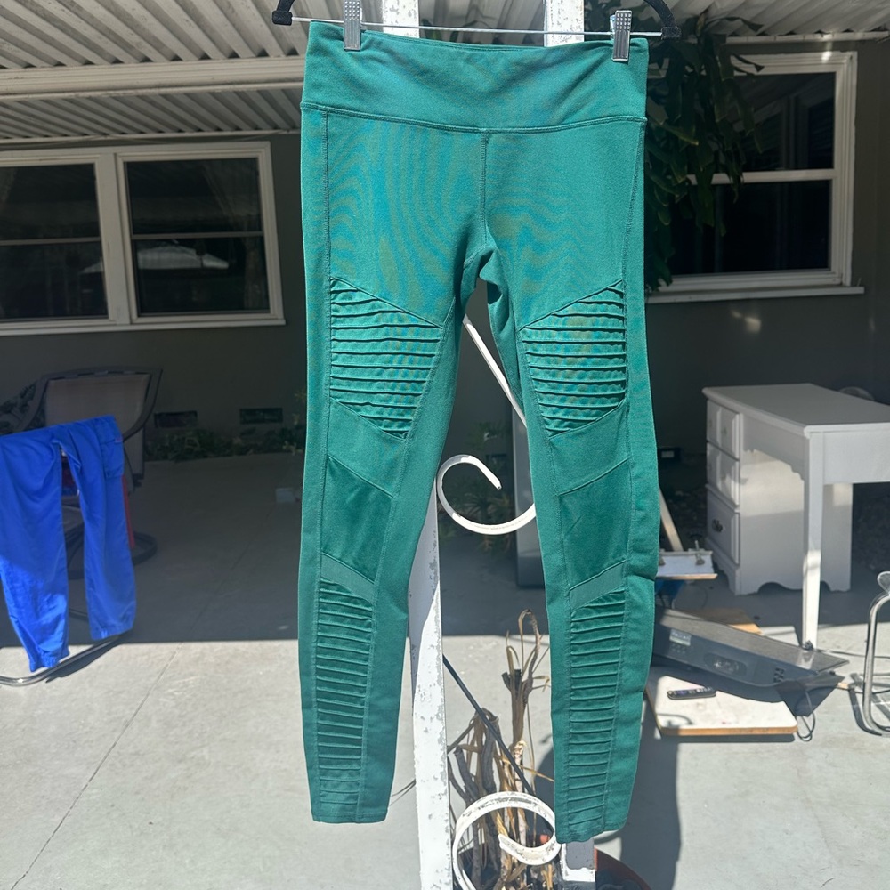Ribbed Emerald Green Alo Leggings